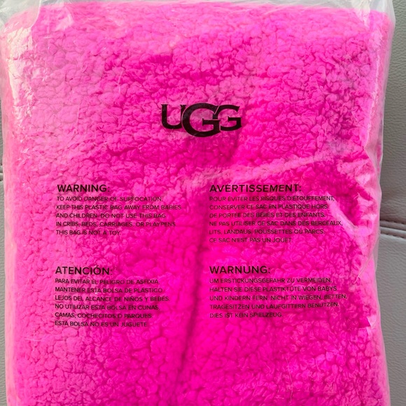 NWT - UGG Oversized Faux Shearling Scarf in Rock Rose - Picture 16 of 16